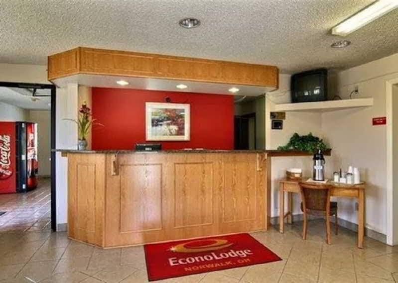 Econo Lodge Норуок Екстериор снимка