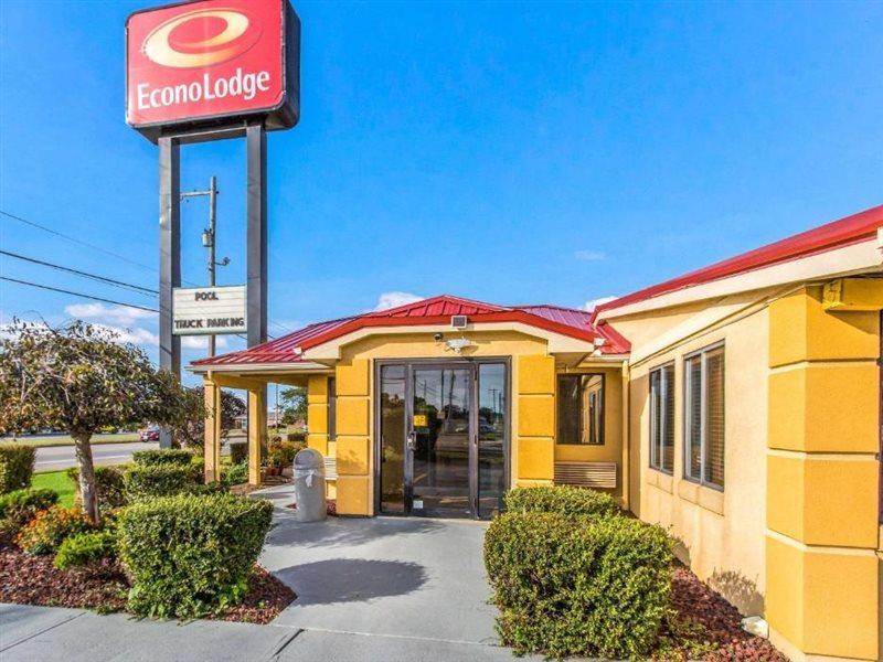 Econo Lodge Норуок Екстериор снимка