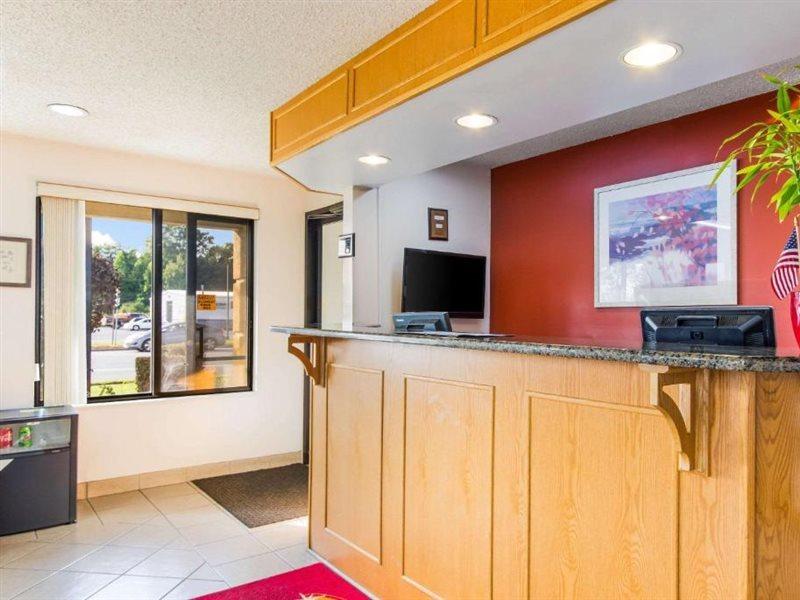 Econo Lodge Норуок Екстериор снимка
