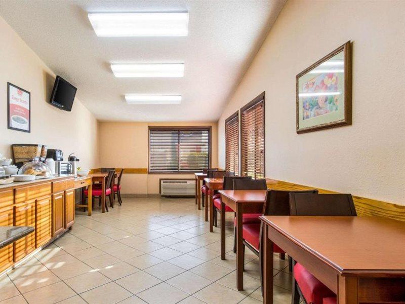 Econo Lodge Норуок Екстериор снимка