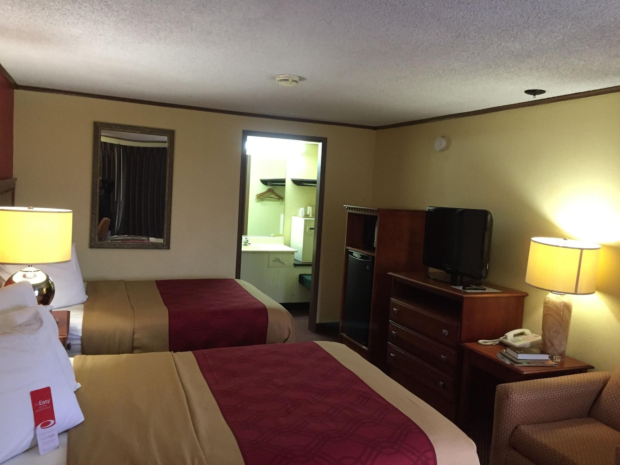 Econo Lodge Норуок Екстериор снимка
