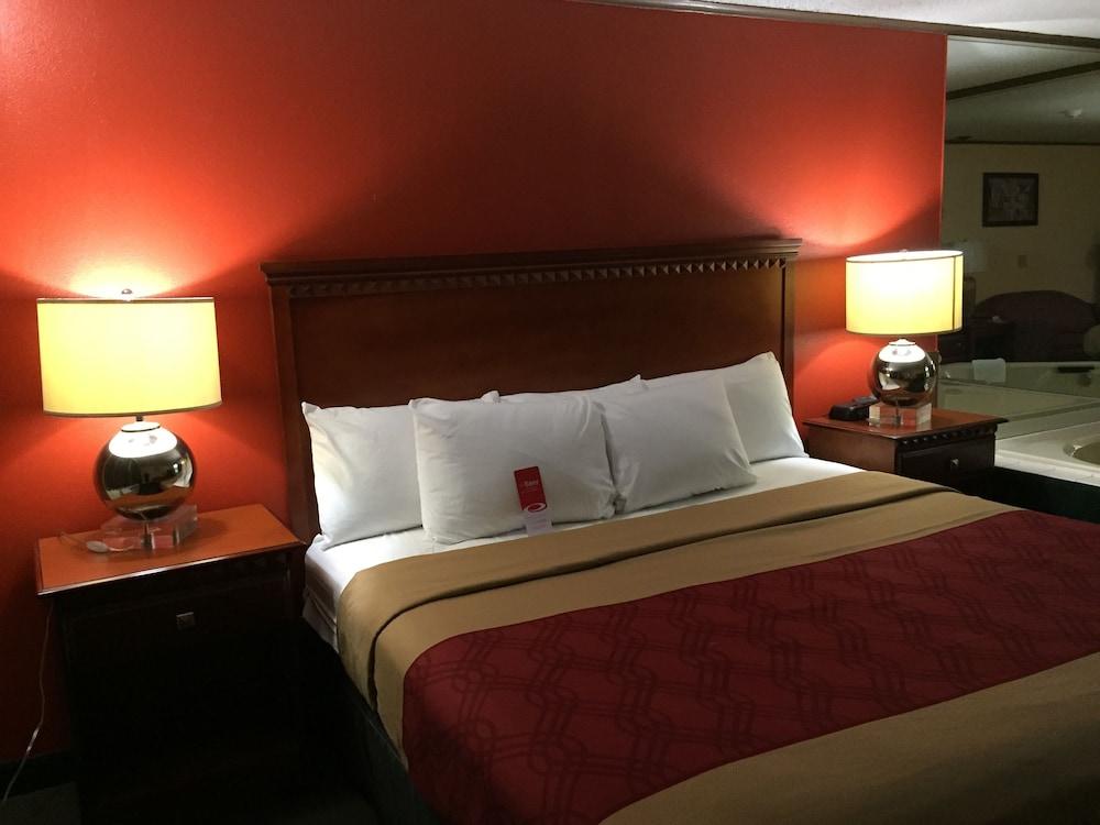 Econo Lodge Норуок Екстериор снимка