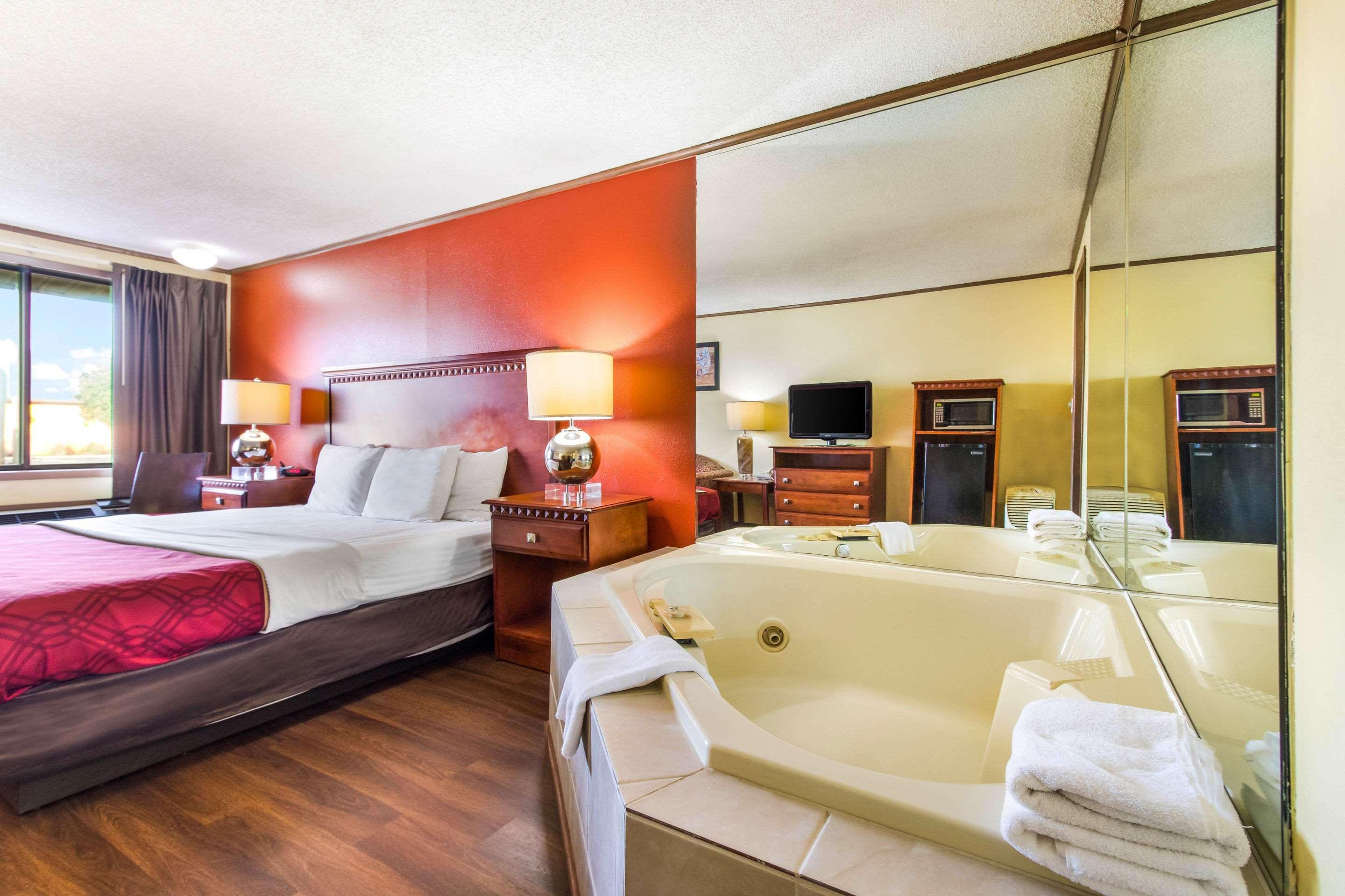 Econo Lodge Норуок Екстериор снимка