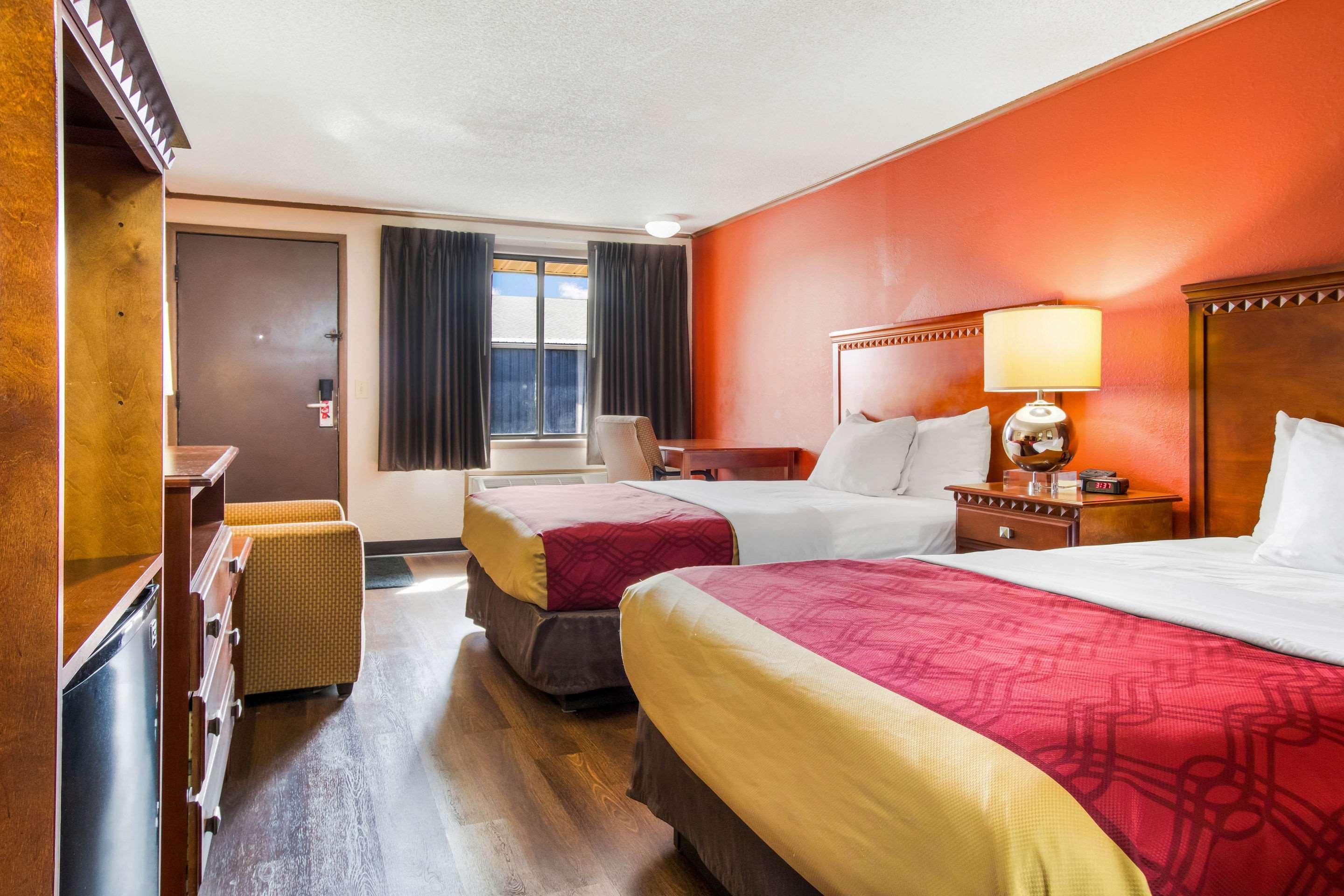 Econo Lodge Норуок Екстериор снимка