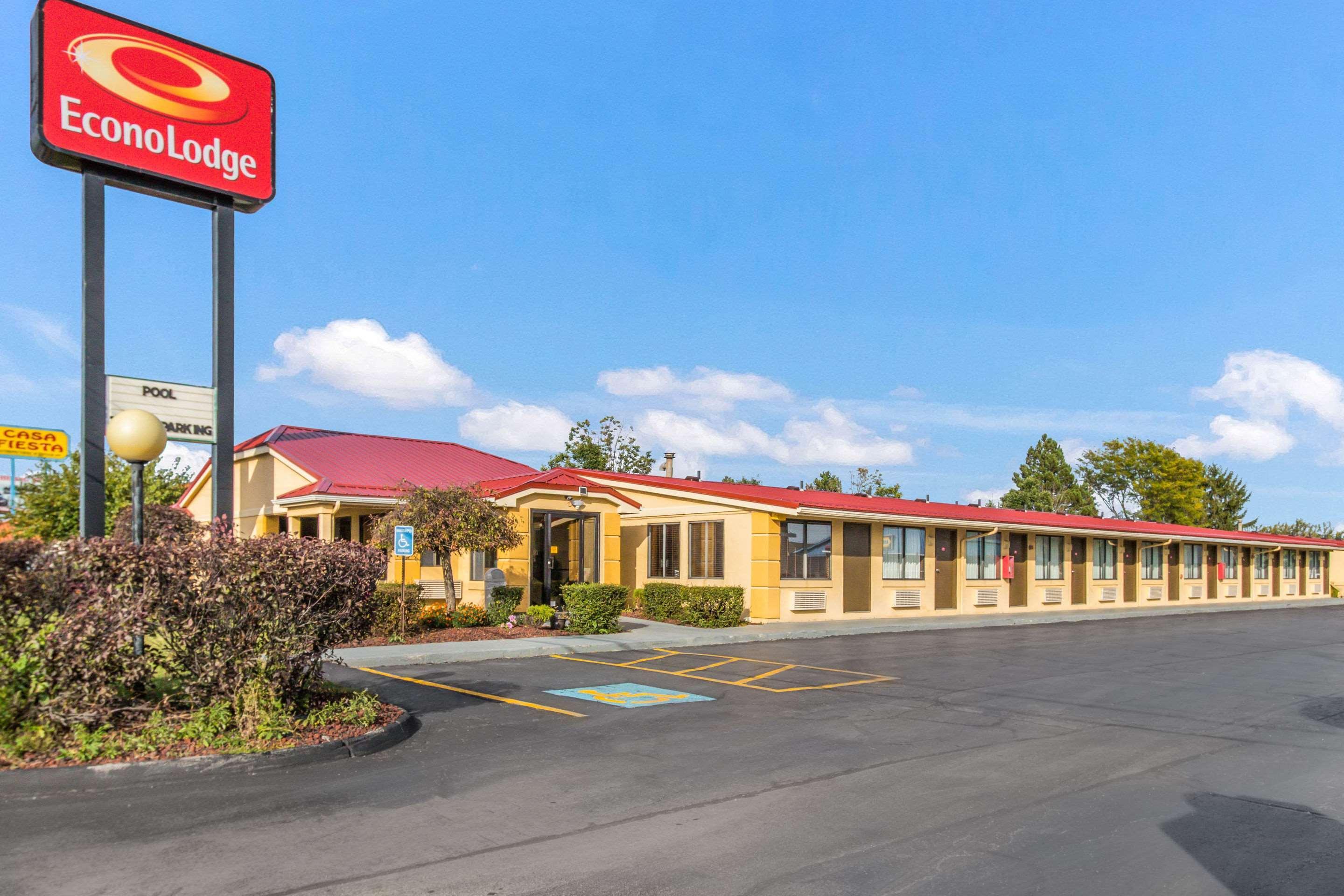 Econo Lodge Норуок Екстериор снимка