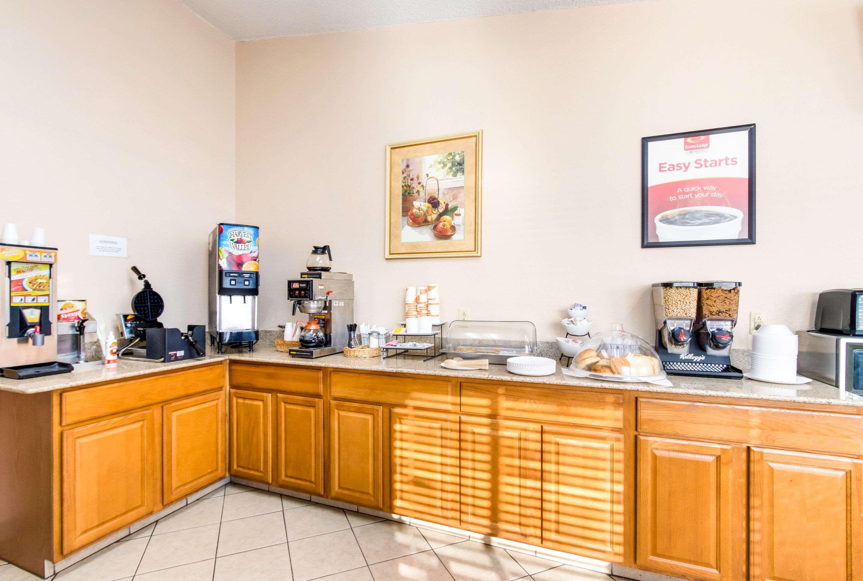 Econo Lodge Норуок Екстериор снимка