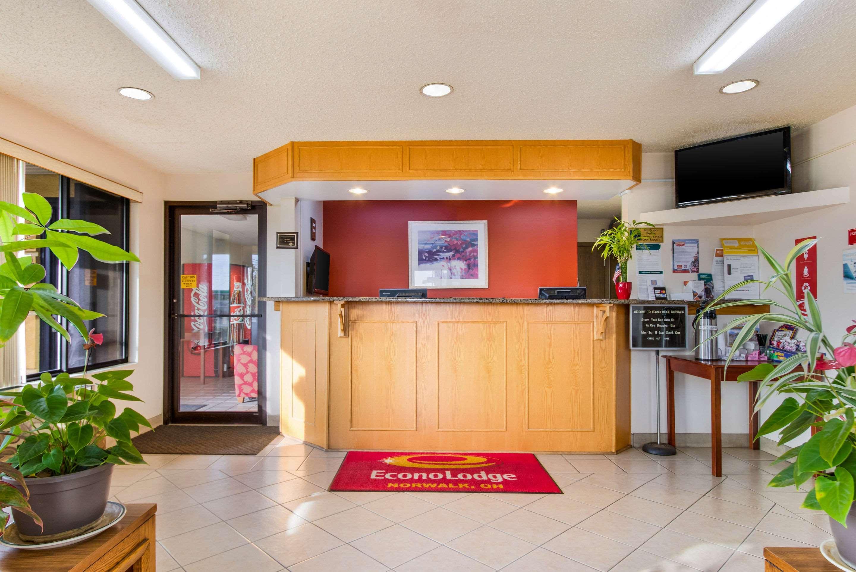 Econo Lodge Норуок Екстериор снимка