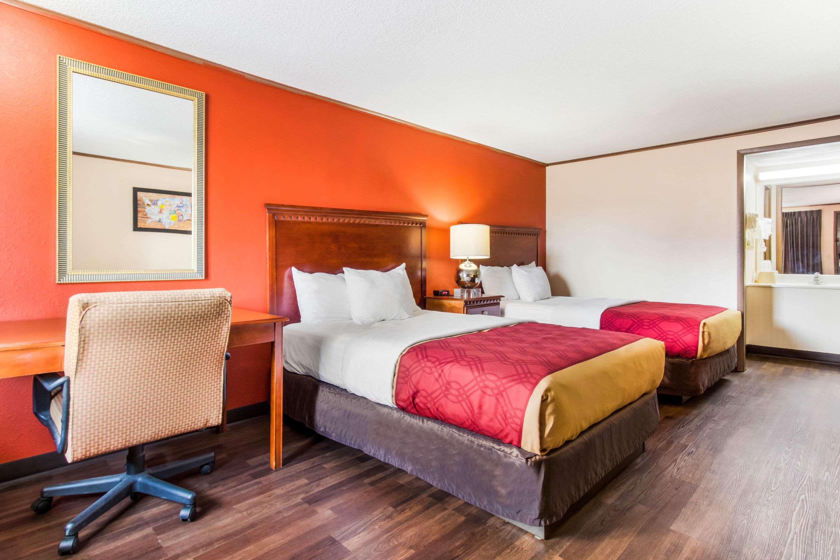 Econo Lodge Норуок Екстериор снимка