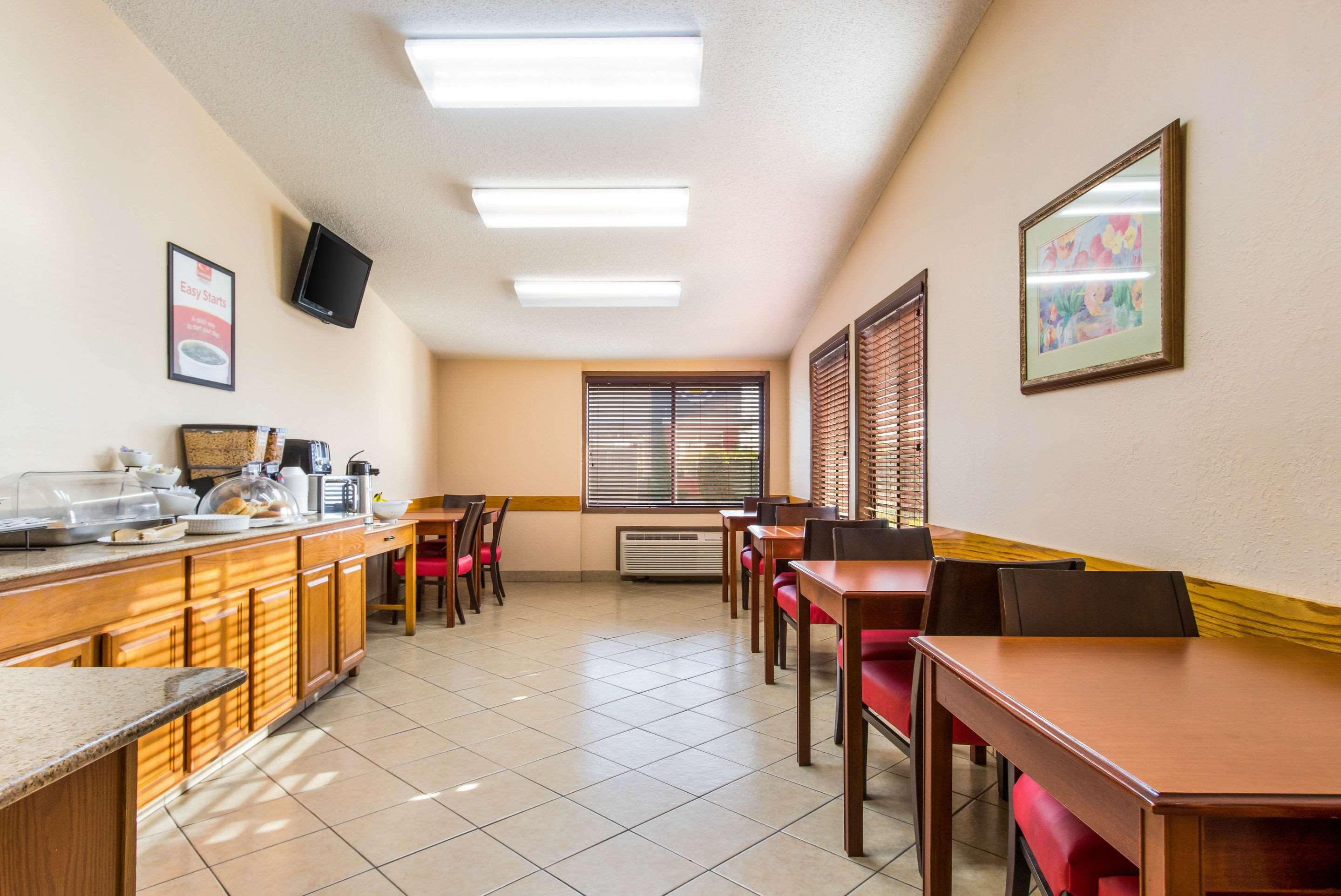 Econo Lodge Норуок Екстериор снимка