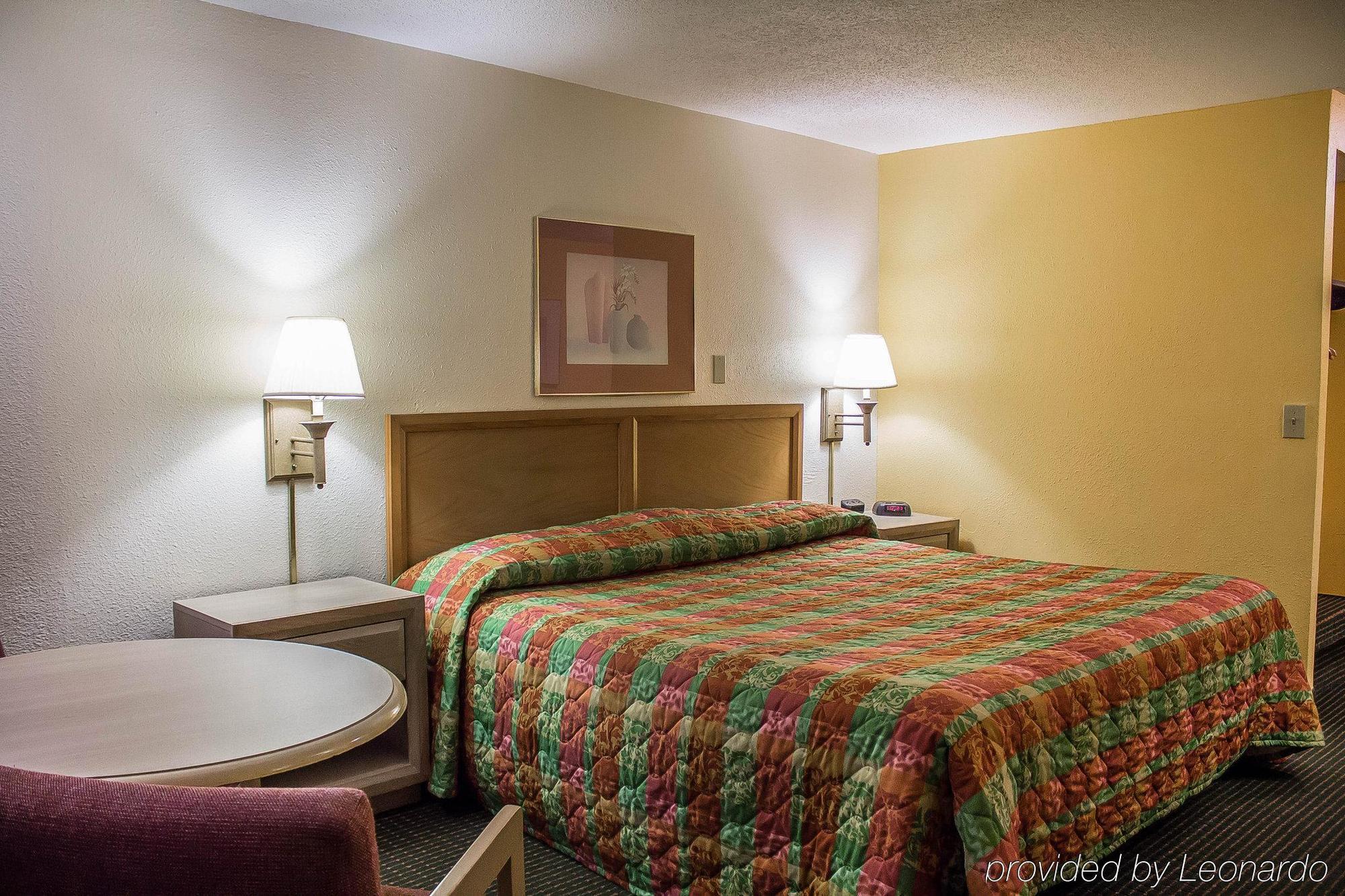 Econo Lodge Норуок Екстериор снимка
