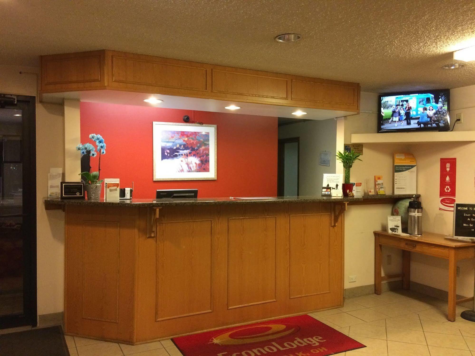 Econo Lodge Норуок Екстериор снимка