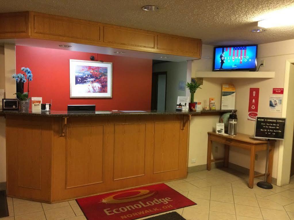 Econo Lodge Норуок Екстериор снимка